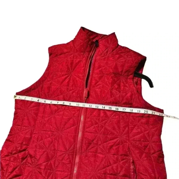 NWT- Jane Ashley quilted puffer vest in red, size 1X. - Picture 3 of 8